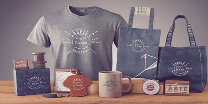 Gift wrapping and handmade accessories